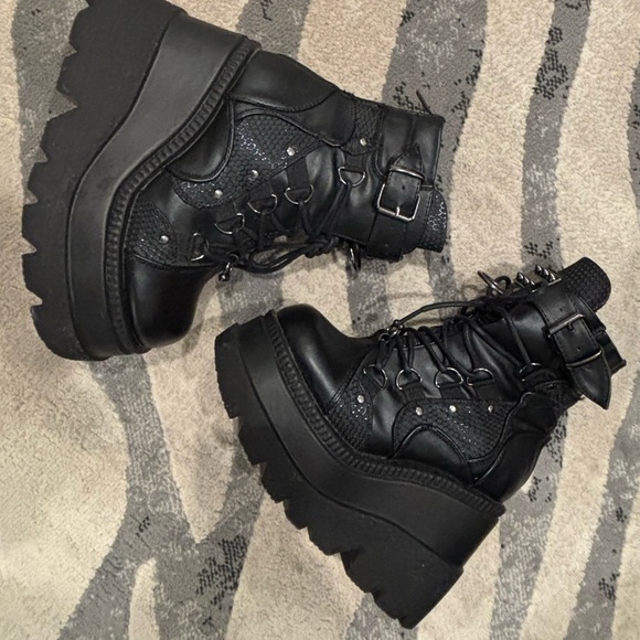 Demonia Shoes - DEMONIA SHAKER-60 
SIZE WOMENS 6